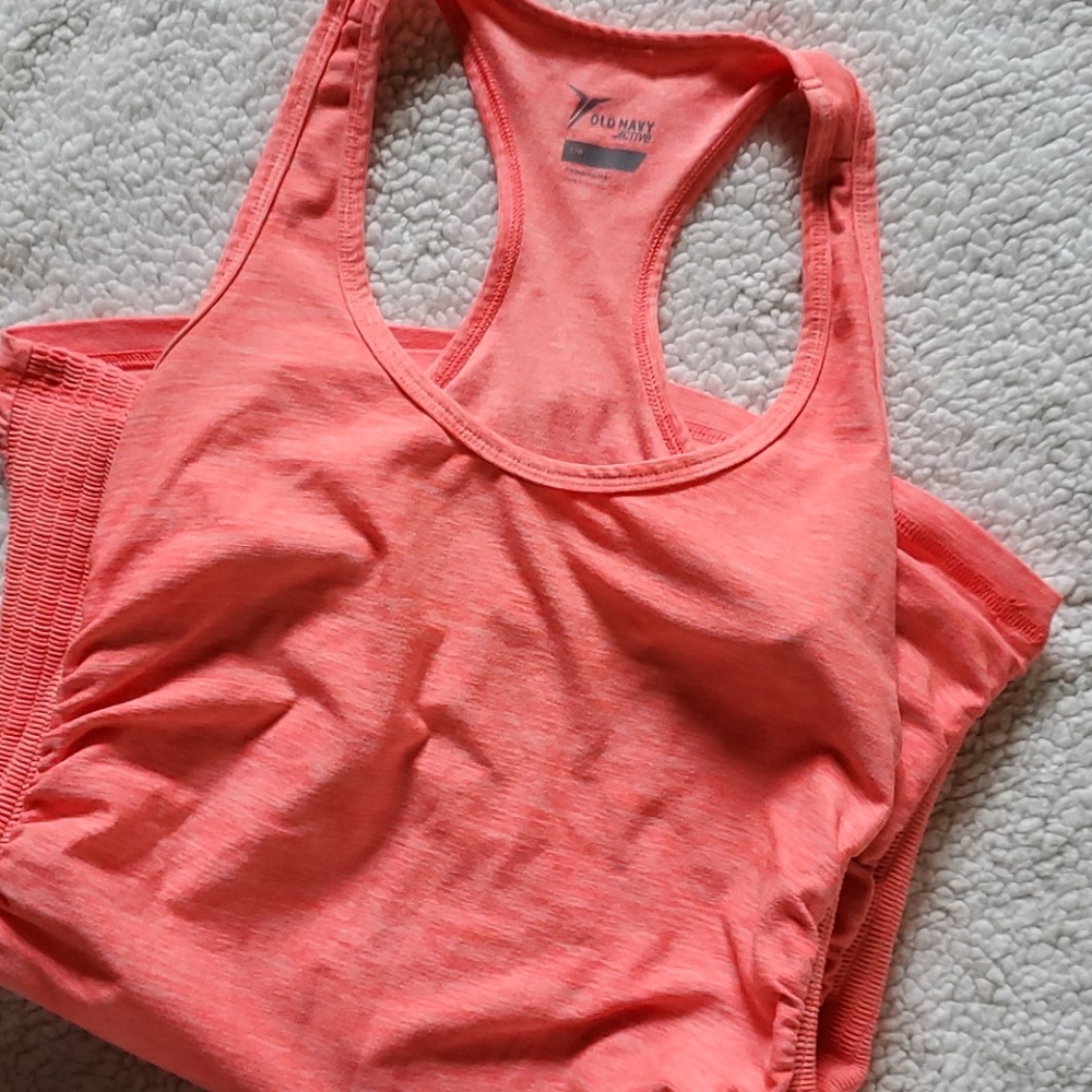 💥SOLD💥Workout tank bundle. - Picture 3 of 6